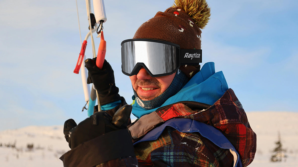 Guide To Wear Snowboard or Ski Goggles With Glasses